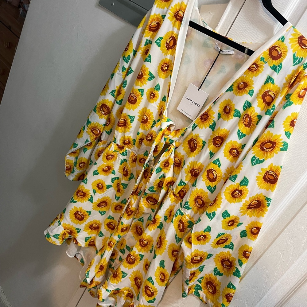 NWT Glamorous curve Sunflower Print romper plus size silky flow ruffle short
